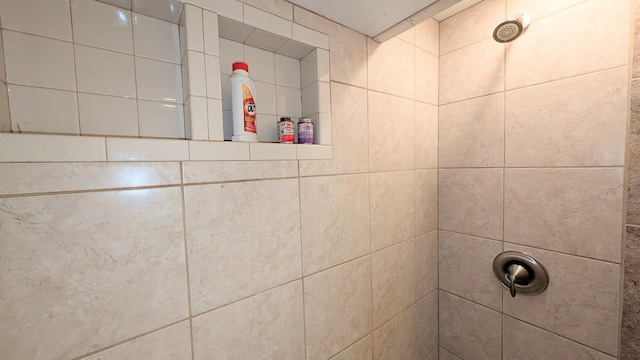 details featuring a tile shower