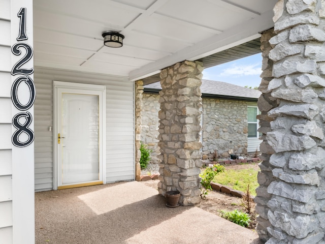 1208 Kemp Dr, Bolivar, MO 65613 - entrance to property with stone siding