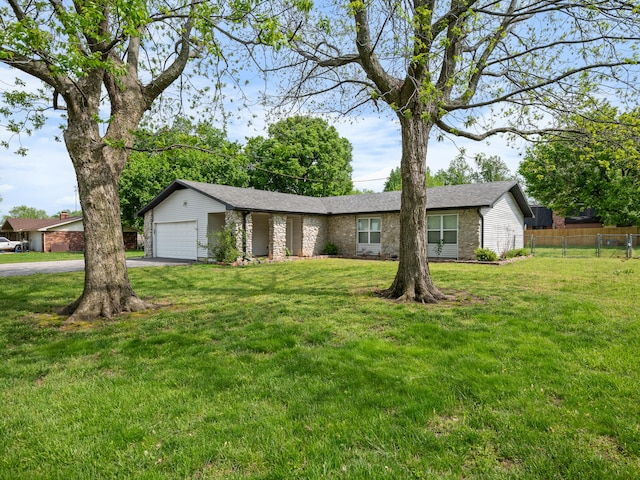 1208 Kemp Dr, Bolivar, MO 65613 - ranch-style home featuring a garage, fence, driveway, and a front yard