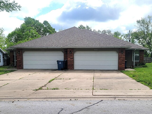 406A S James St, Nixa, MO 65714