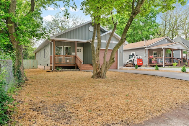1626 W Lee St, Springfield, MO 65803 - view of front of home with fence, board and batten siding, and a porch