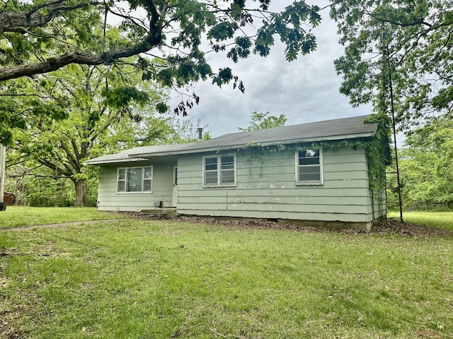 back of house featuring a yard