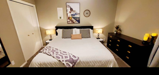 bedroom featuring baseboards and a closet