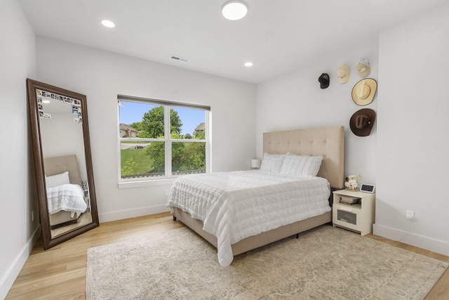 635 W Bridgewood Ct, Springfield, MO 65803 - bedroom with light wood-type flooring, baseboards, and recessed lighting