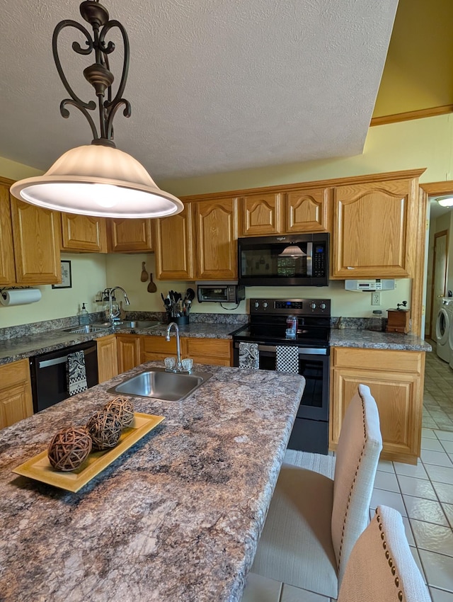 249 Mount Vernon Rd, Forsyth, MO 65653 - kitchen featuring a sink, washer / clothes dryer, black appliances, and light tile patterned flooring