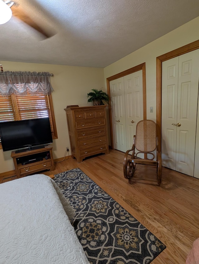 249 Mount Vernon Rd, Forsyth, MO 65653 - bedroom with a ceiling fan, light wood finished floors, and a textured ceiling