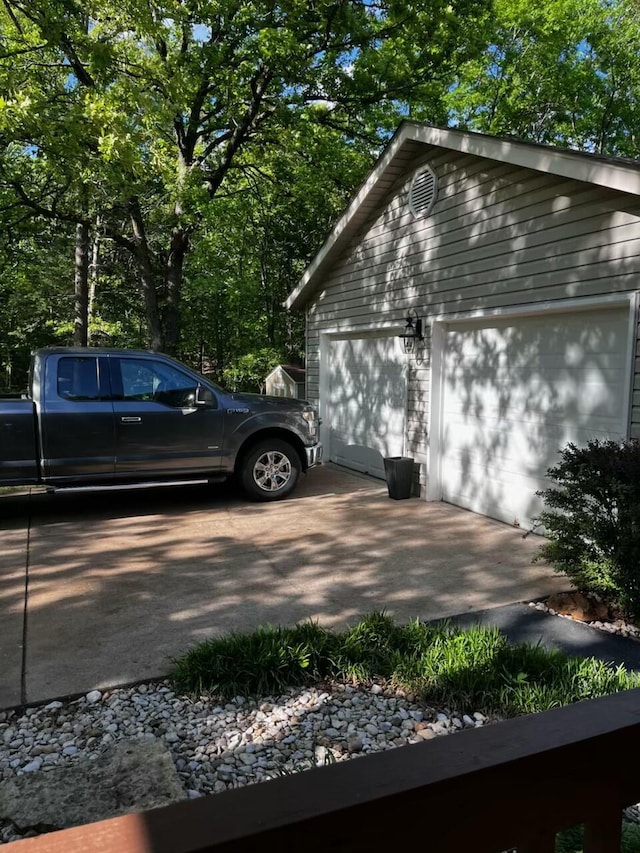 249 Mount Vernon Rd, Forsyth, MO 65653 - view of garage