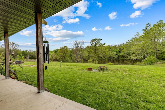 view of yard featuring a water view
