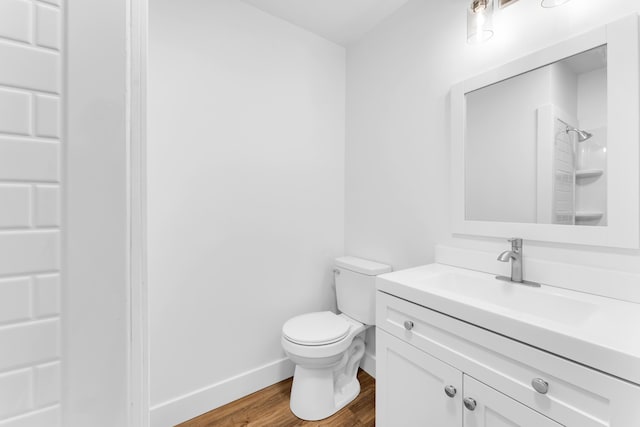 1107 E Mccracken Rd, Ozark, MO 65721 - full bath with toilet, a shower, wood finished floors, vanity, and baseboards