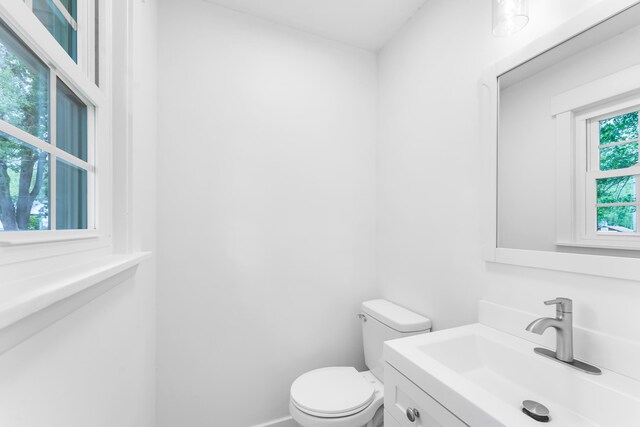1107 E Mccracken Rd, Ozark, MO 65721 - half bath featuring toilet and vanity