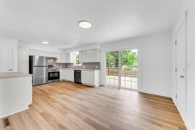 1107 E Mccracken Rd, Ozark, MO 65721 - kitchen featuring light countertops, stainless steel appliances, light wood-type flooring, and decorative backsplash