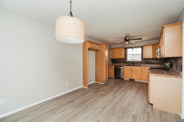 kitchen with a ceiling fan, tasteful backsplash, light wood-type flooring, a sink, and stainless steel appliances
