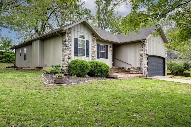 1376 N 14th St, Ozark, MO 65721 - single story home with a garage, a front lawn, and concrete driveway