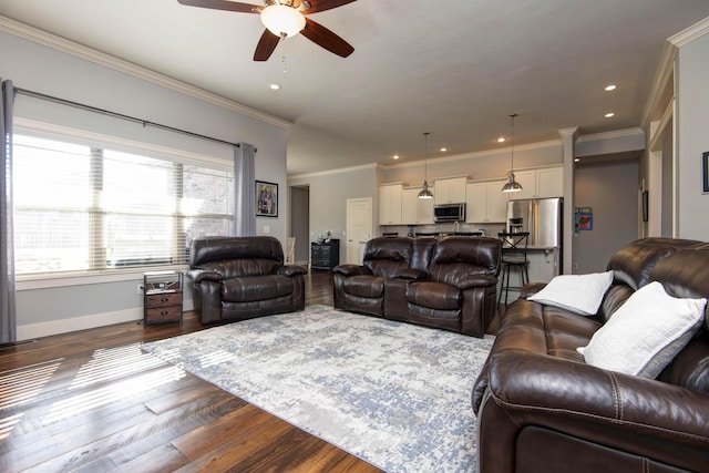 living area with ceiling fan, crown molding, baseboards, dark wood-style floors, and recessed lighting