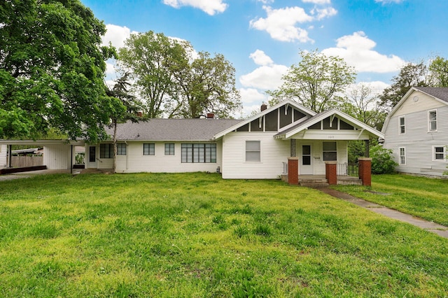 view of front of house featuring covered porch, a carport, and a front yard