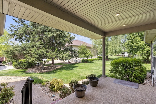 view of yard featuring a patio area