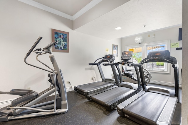 exercise room featuring crown molding and baseboards