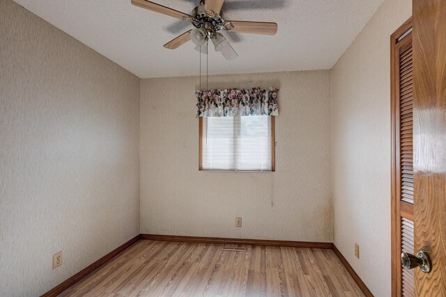 3623 Ridge Dr, Joplin, MO 64801 - unfurnished room featuring a ceiling fan, baseboards, and light wood-style flooring