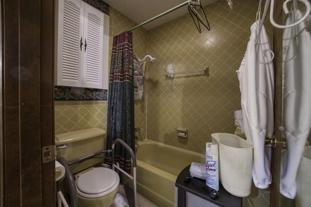 bathroom featuring shower / bathtub combination with curtain, toilet, and tile walls