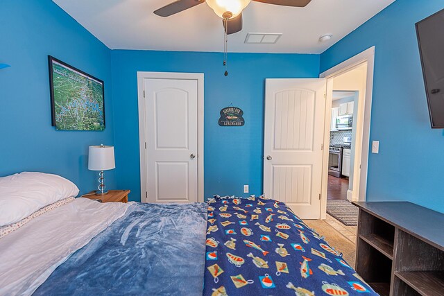 bedroom featuring ceiling fan