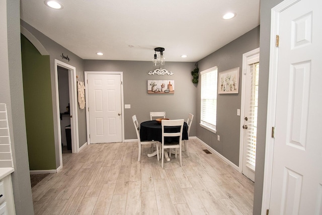 dining room with visible vents, recessed lighting, arched walkways, baseboards, and light wood-style floors