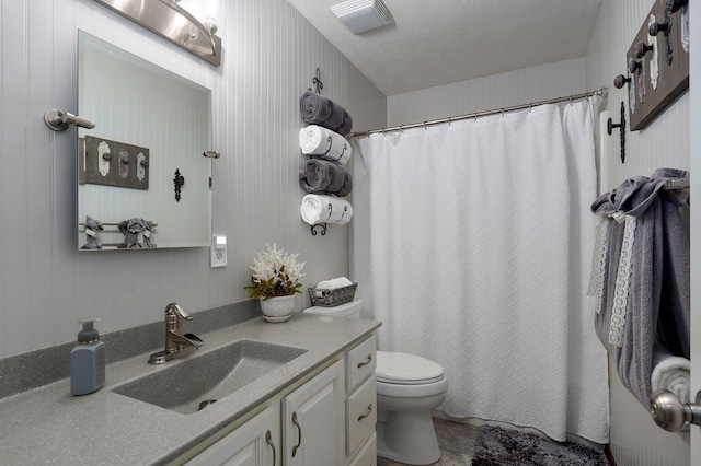 bathroom with toilet, visible vents, vanity, and a shower with shower curtain