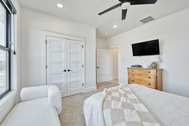 bedroom featuring ceiling fan, carpet floors, visible vents, and recessed lighting