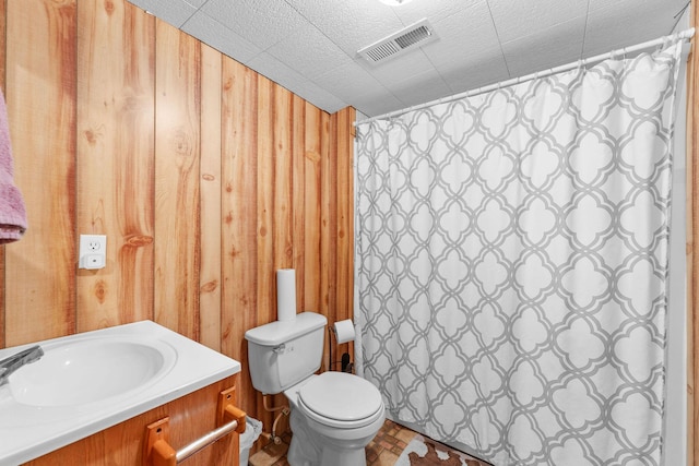bathroom featuring vanity, toilet, a shower with curtain, and visible vents
