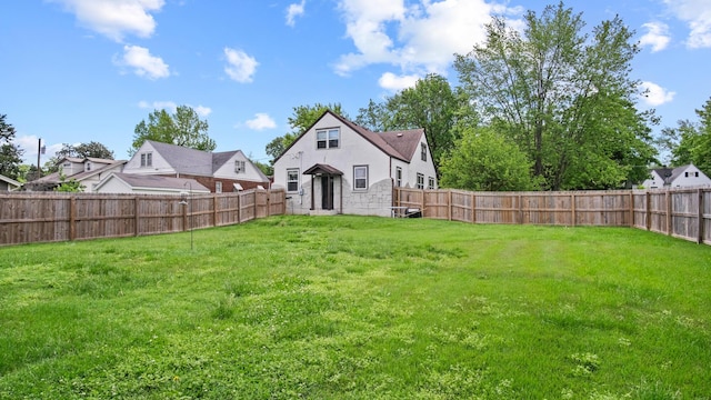 view of yard featuring a fenced backyard