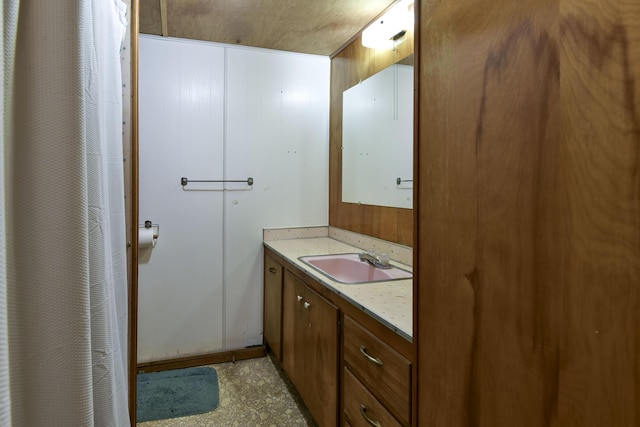 full bathroom featuring vanity