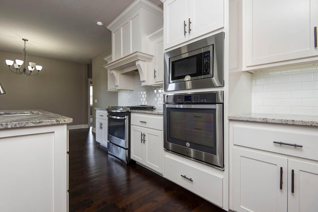 kitchen with a sink, backsplash, dark wood-style floors, baseboards, and appliances with stainless steel finishes