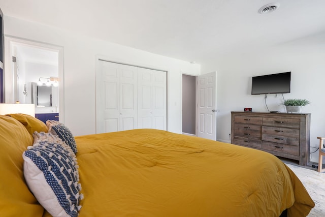 112 Overlook Dr Unit 2, Branson, MO 65616 - bedroom featuring ensuite bathroom, a closet, and visible vents