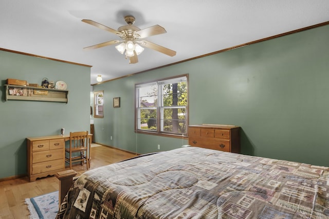 2941 S Versailles Ave, Springfield, MO 65804 - bedroom with crown molding, wood finished floors, and a ceiling fan