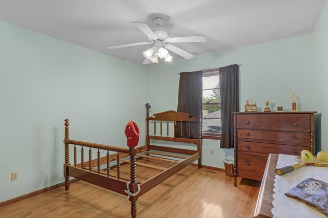 2941 S Versailles Ave, Springfield, MO 65804 - bedroom with a ceiling fan, visible vents, wood finished floors, and baseboards