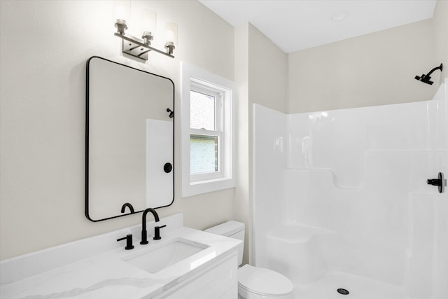 full bath with a shower, toilet, and vanity