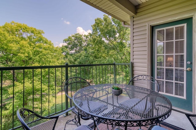 813 Holiday Rdg Unit H-11, Branson, MO 65616 - balcony featuring outdoor dining area