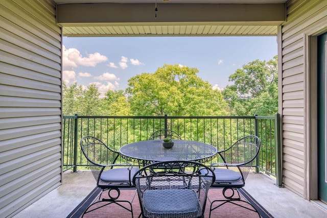 813 Holiday Rdg Unit H-11, Branson, MO 65616 - balcony featuring outdoor dining area