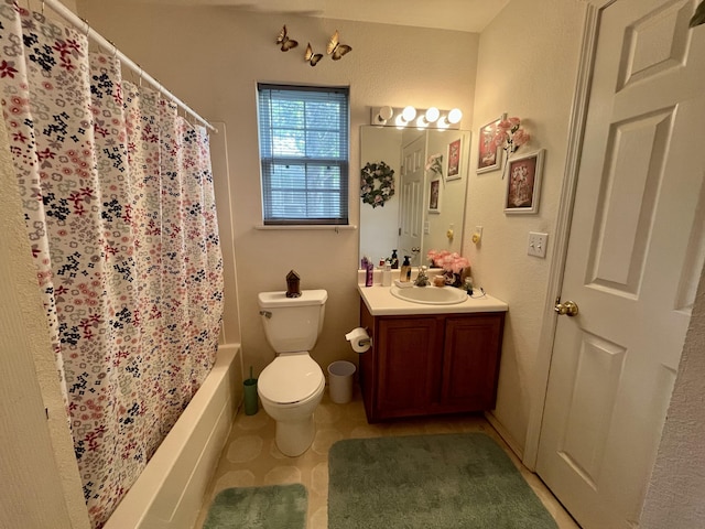 380 Deer Run Rd, Branson, MO 65616 - bathroom with toilet, vanity, and shower / tub combo