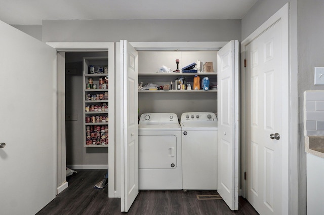 541 S Warren Ave, Springfield, MO 65806 - washroom with dark wood finished floors, laundry area, and independent washer and dryer