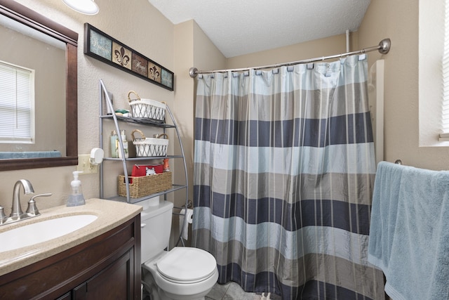 full bath with vanity, toilet, and a shower with curtain