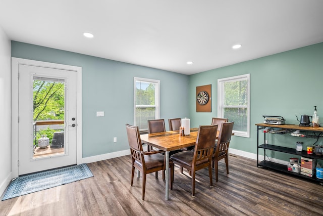 dining space with wood finished floors, plenty of natural light, baseboards, and recessed lighting