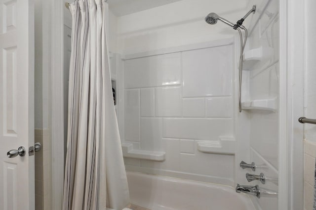 bathroom featuring shower / tub combo
