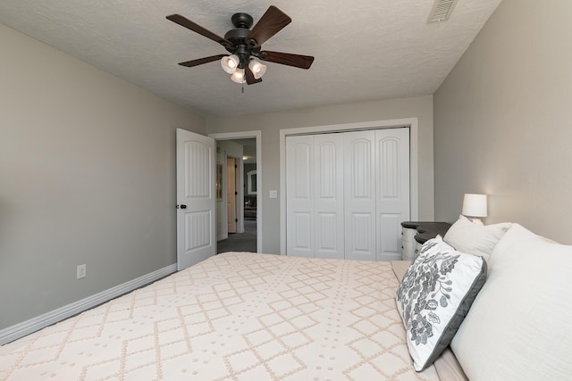 bedroom with a closet, a ceiling fan, and baseboards