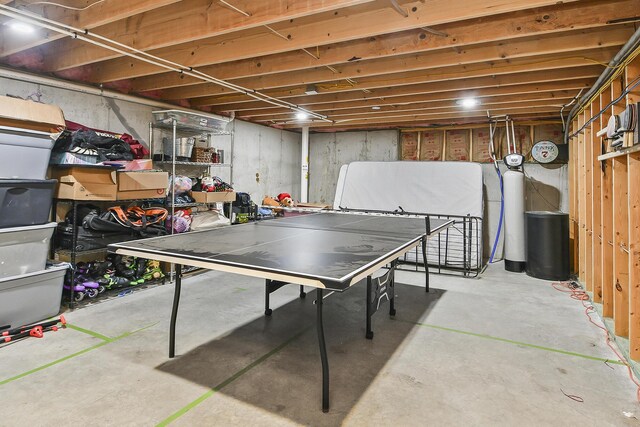 2107 S Gristmill Ct, Ozark, MO 65721 - rec room featuring concrete flooring