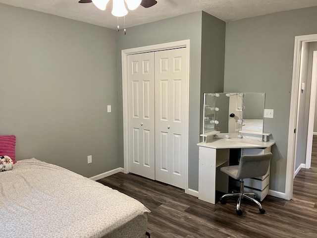 bedroom with dark wood-style flooring, baseboards, a desk, a closet, and ceiling fan