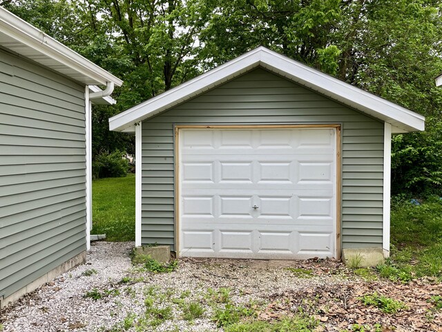 view of detached garage