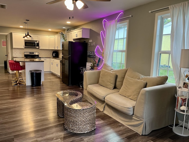 living room featuring ceiling fan, dark wood-style flooring, and recessed lighting