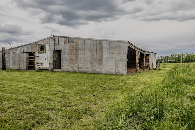 view of pole building with a yard