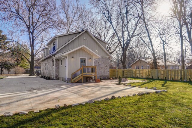 view of front of property
