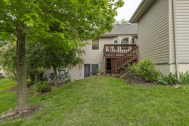 5425 S Westwood Ave, Springfield, MO 65810 - back of house featuring a wooden deck and a lawn